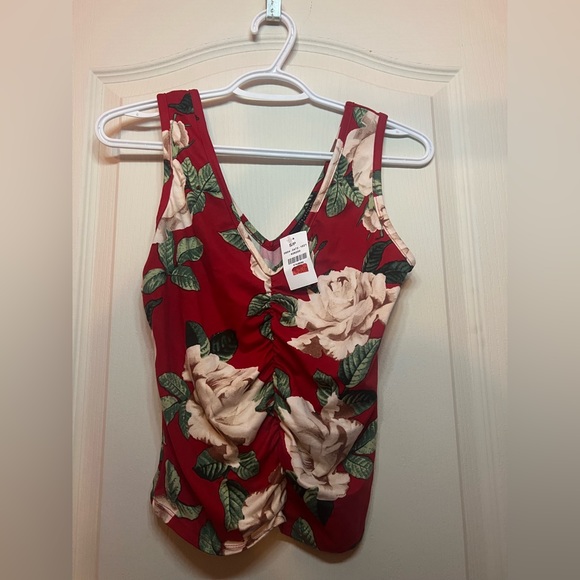 Floral red ruched sleeveless top NWT - Picture 1 of 2